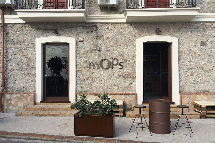 mops-10